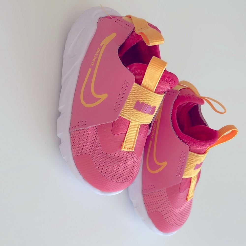 *BRAND NEW* Pink/Orange Nike Toddler Girl Size 5 Sneakers